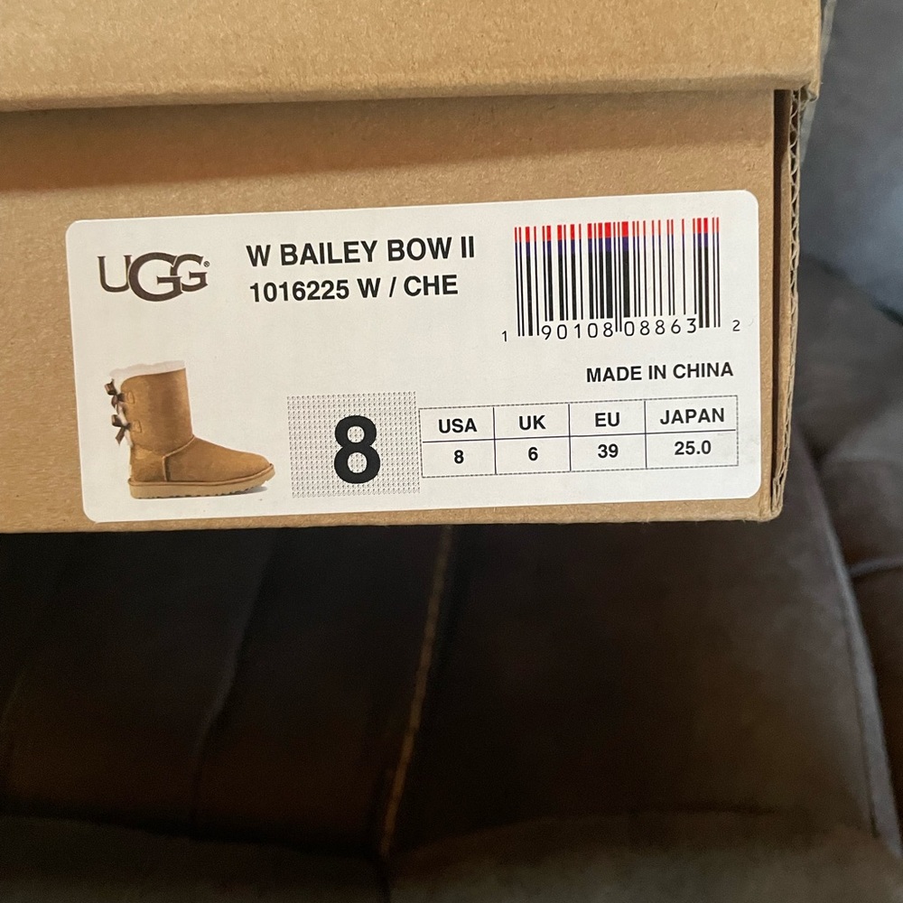 UGG Bailey Bow Boots Woman’s Size 8 New in Box